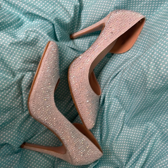 Cinderella high heels like new - Picture 2 of 3